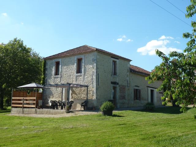 Maison en pierre à vendre à Boulazac Isle Manoire Charme, espace et liberté