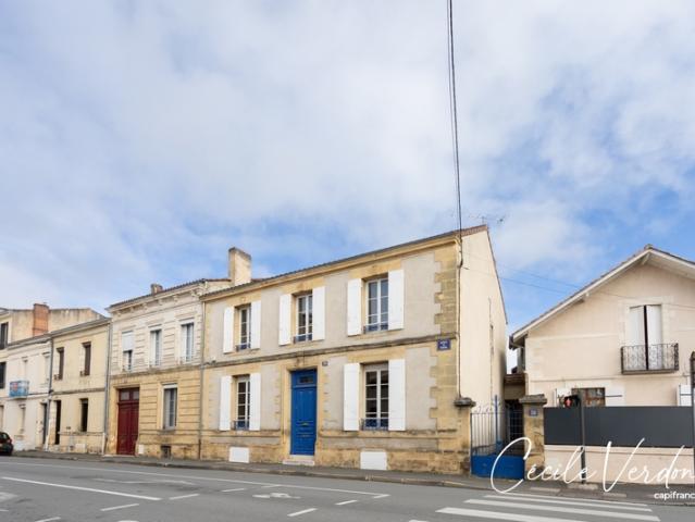 Maison en pierre à vendre de 220 m2, 8 pièces, 5 chambres, terrasse et jardin, 2 garages BERGERAC 24