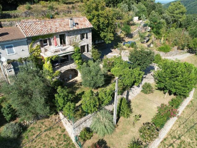 Charmante Maison en pierre à Vendre