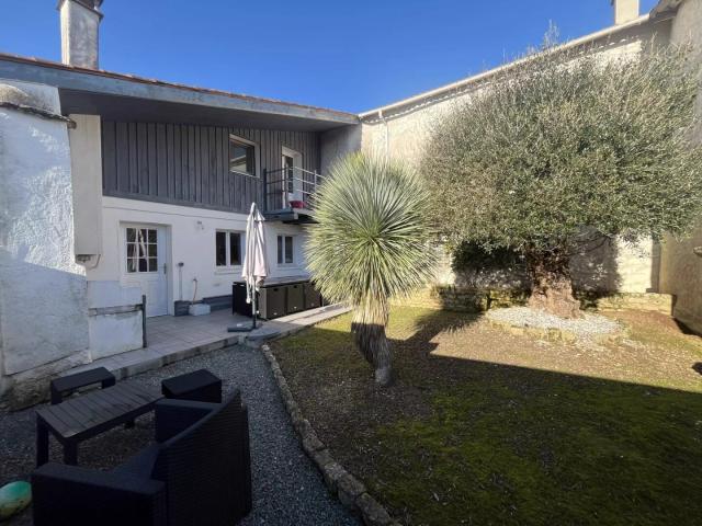 MAISON EN PIERRE