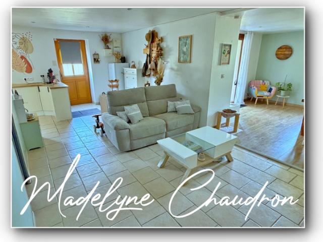 MAISON EN PIERRE – CENTRE DE BOURAY SUR JUINE – 3 CHAMBRES – DPE C