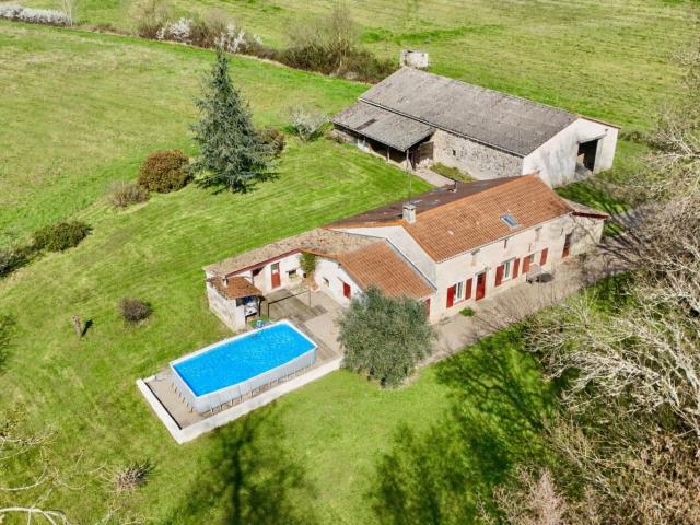 Maison en pierre, charme authentique, calme absolu, 7500 m² 210m² Vélines