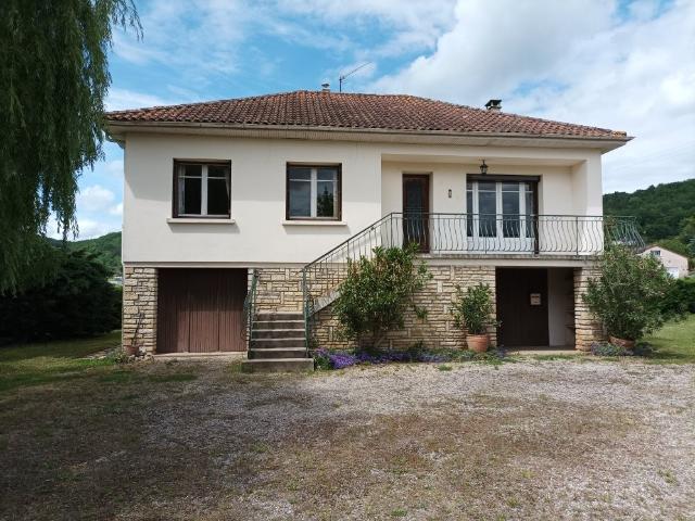 Maison en pierre crépi avec une dépendance de 600 m2 92m² Duravel