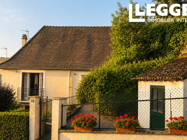 Maison en pierre du XVII XVIIIe siècle comprenant trois chambres, située dans le charmant centre historique