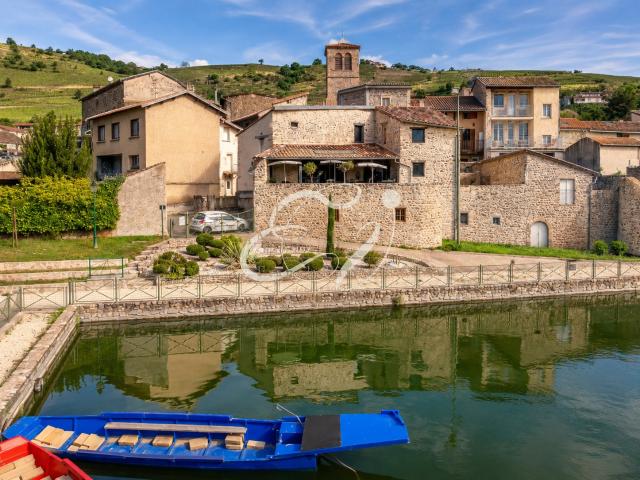 Maison en pierre d’exception avec cachet historique et vue panoramique