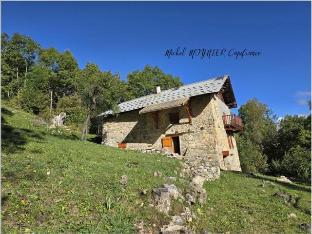 Maison en pierre dans les bois, refuge de montagne à CHAMPCELLA 05