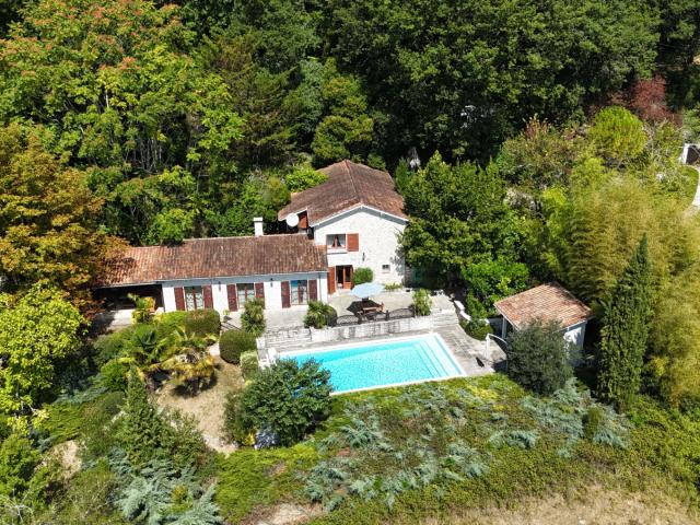 Maison en pierre dans un cadre exceptionnel