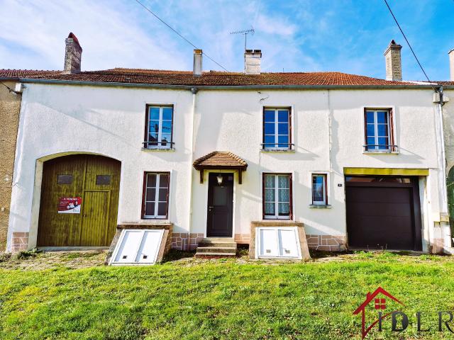 Maison en pierre de caractère 165 m2 sur 2053 m2 de terrain Varennes sur Amance
