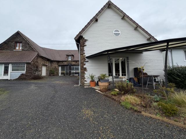 Maison en pierre de caractère – 175 m² habitables – Dépendances 100 m² – LA BARRE DE SEMILLY 50