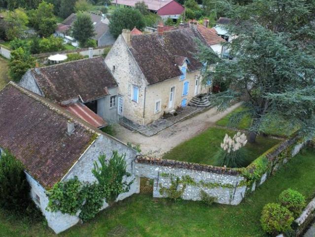 Maison en pierre de caractère à Flagy: Authentique et pleine de potentiel
