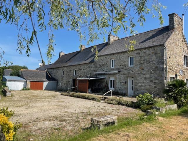 MAISON EN PIERRE DE CARACTERE à QUESSOY