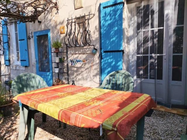 Maison en pierre de caractère au Sambuc – 3 chambres, terras. 111m² Mas Thibert