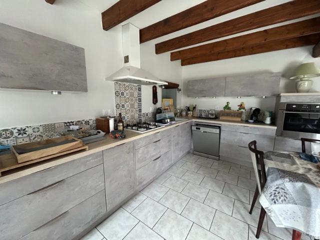 MAISON EN PIERRE DE TUFFEAU PETIT VILLAGE TROGLO