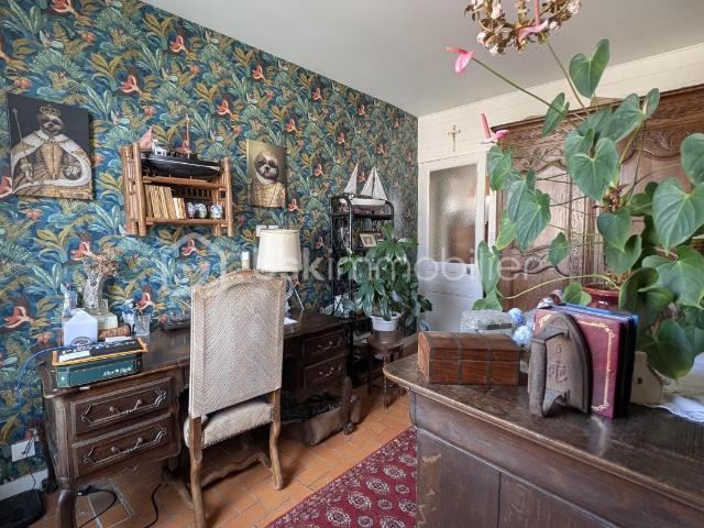 Maison en pierre de ville avec cour !