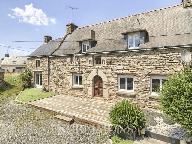 Maison en pierre de 140 m² à Sérent 4 chambres, bureau et D