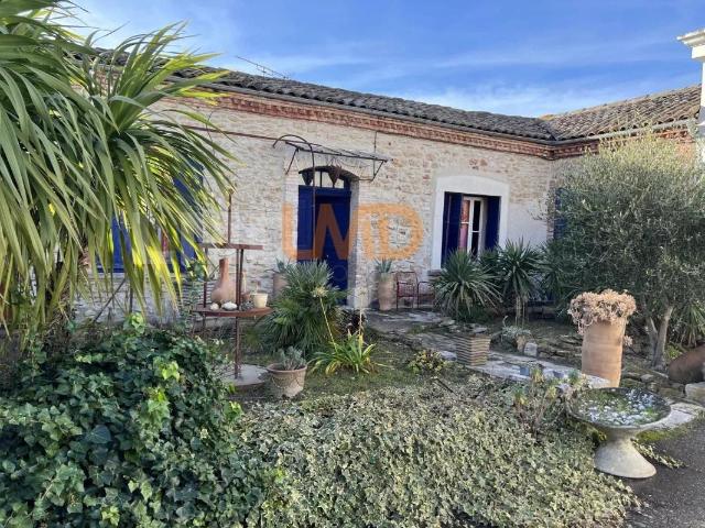 maison en pierre de 140m2. piscine. garage