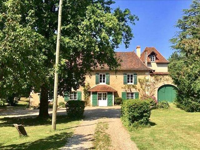 Maison en pierre de 14 pièces principales