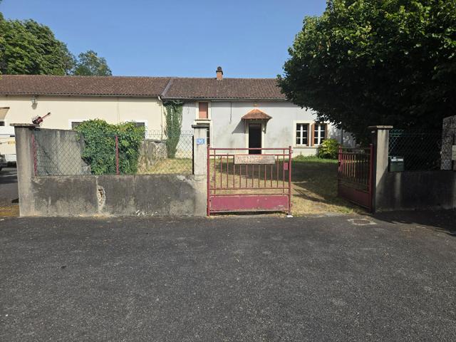 Maison en pierre de 1795 ? Plain pied, dépendance de 40 m2, terrain 632 m2 ? Fort potentiel !