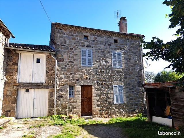 Maison en pierre de 100 m² avec jardin et combles aménagés