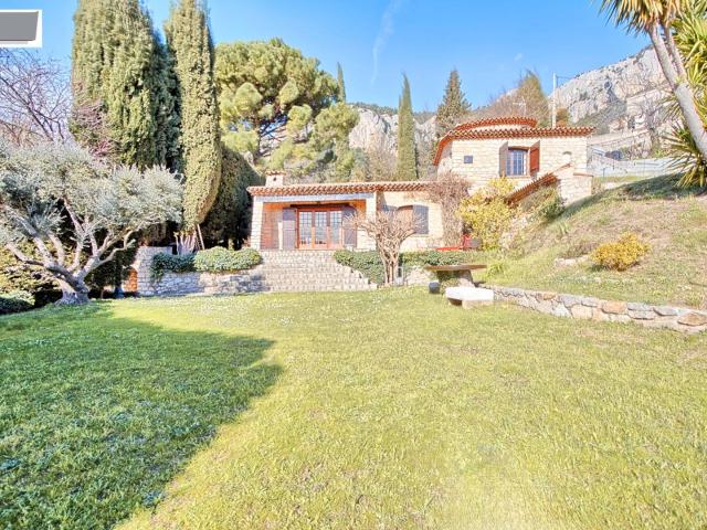 Maison en pierre de 120m² sur une parcelle de 2700m²