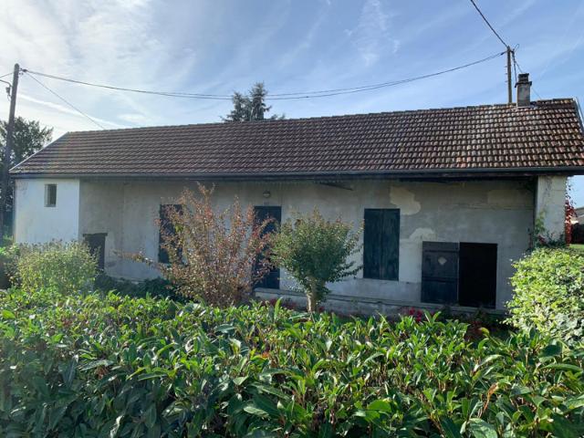Maison en pierre de 125 m2 à rénover avec jardin sur un terr