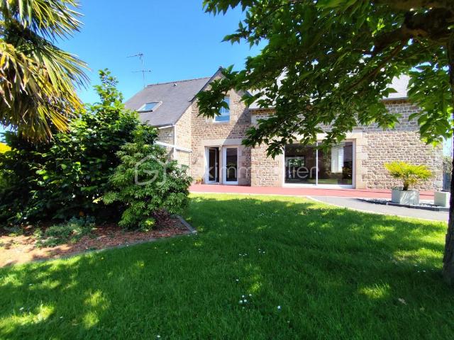 Maison en pierre de 138 m2 exposée plein Sud