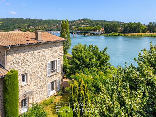Maison en pierre de 280 m2 avec jardin, vue Rhône Condrieu