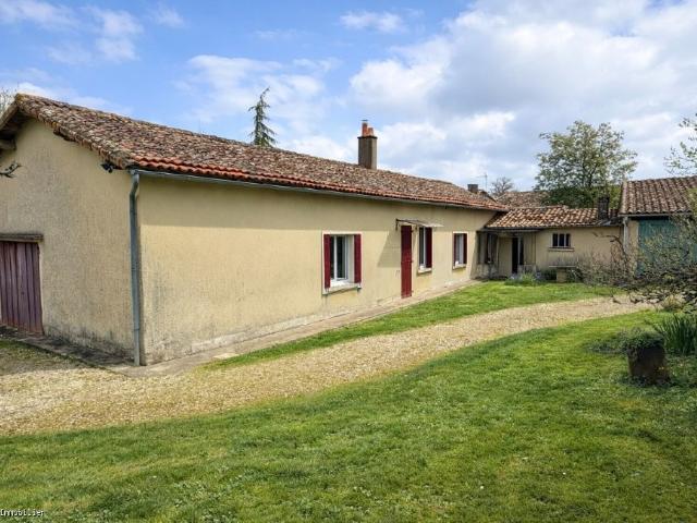 Maison en pierre de 2 chambres dans un endroit paisible 91395 €