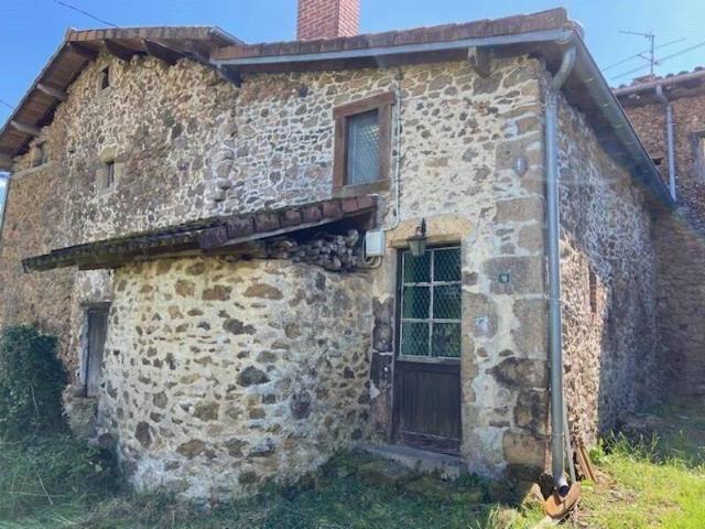 Maison en pierre de 2 pièces principales