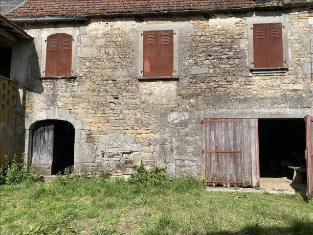 Maison en pierre de 2 pièces principales