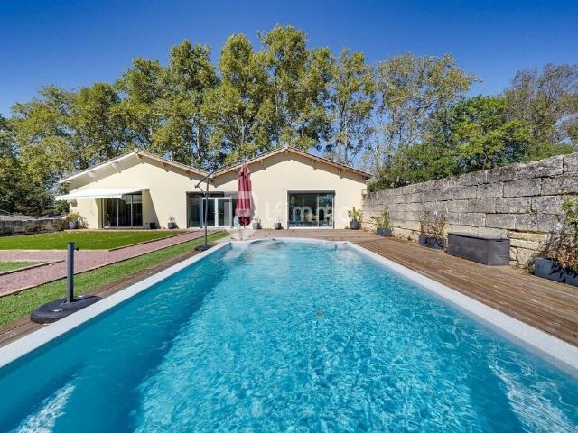 Maison en pierre de 340m² + dépendance 605 00€ FAI