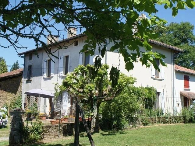 Maison en pierre de 3 chambres à 2km des commerces
