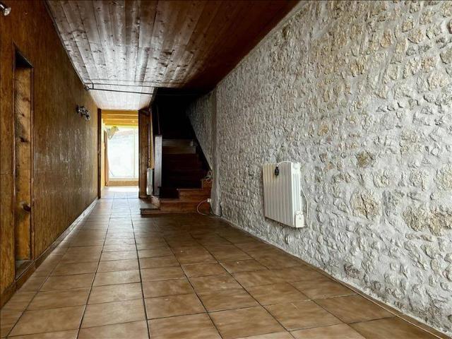 Maison en pierre de 3 pièces principales