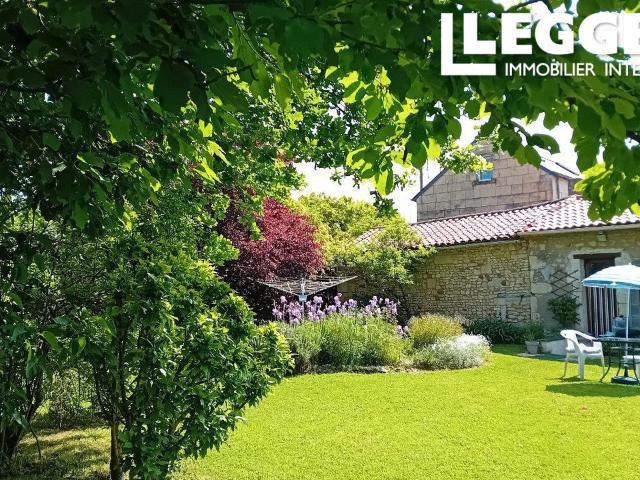 Maison en pierre de 4 chambres: un havre de paix dans un village de campagne, aux portes d'une grande ville