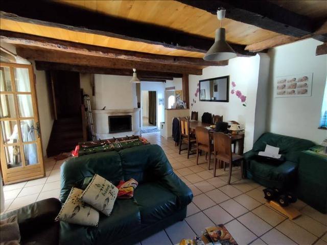 Maison en pierre de 4 pièces principales