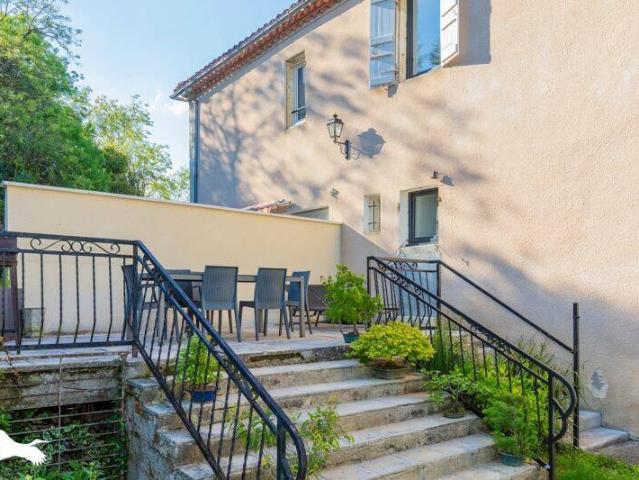 Maison en pierre de 4 pièces principales