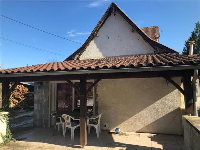 Maison en pierre de 2 pièces principales