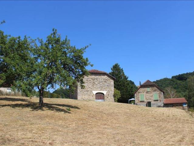 Maison en pierre de 4 pièces principales