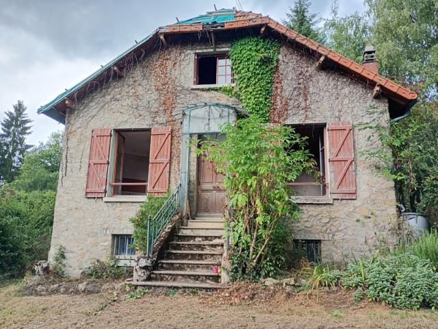 Maison en pierre de 5 chambres de 137m2 sur 5080m2 de terrai