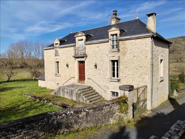 Maison en pierre de 5 pièces principales