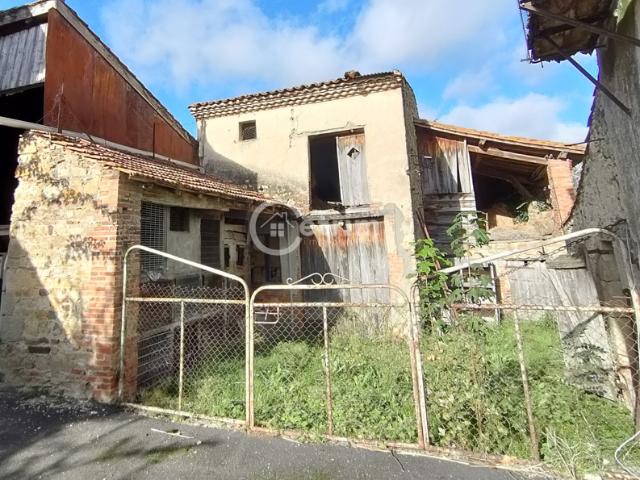 Maison en pierre de 60 m2 sur un terrain d'environ 780 m2
