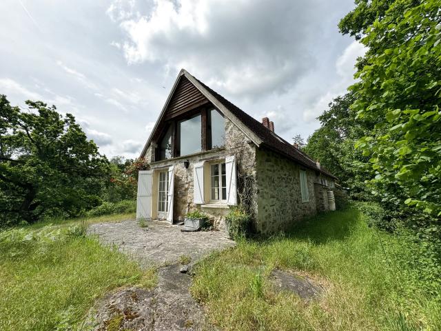 Maison en pierre de 6 pièces à PLAILLY à louer