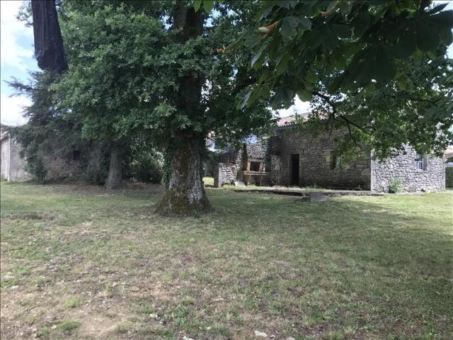 Maison en pierre de 6 pièces principales