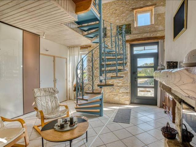 Maison en pierre de 6 pièces principales