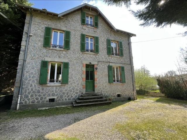 Maison en pierre de 8 pièces principales