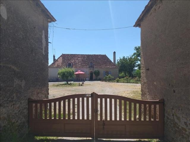 Maison en pierre de 8 pièces principales
