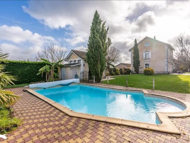 Maison en pierre de 9 pièces principales