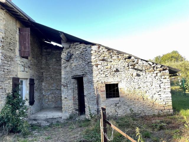 MAISON EN PIERRE + DÉPENDANCE: CHARME ET OPPORTUNITÉ À ECORDAL !