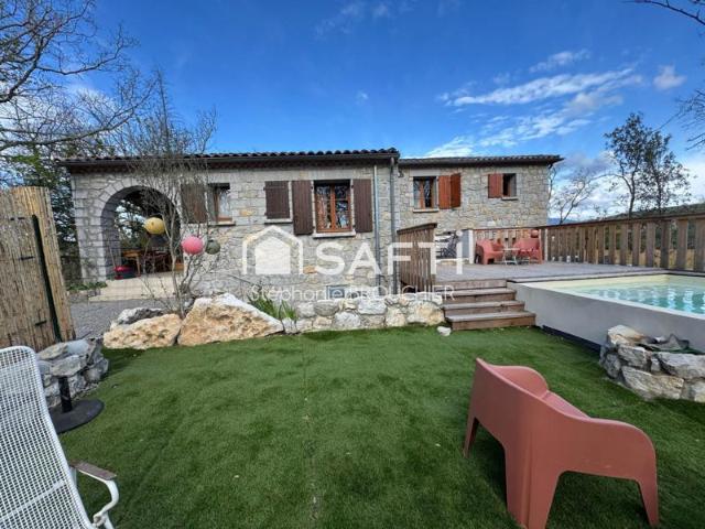 Maison en pierre, dépendance et piscine