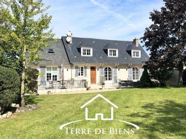 Maison en pierre et ardoises, 160 m², 4 chambres, séjour 50 m² e